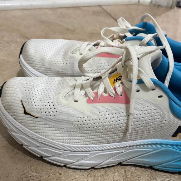 Hoka Arahi 7 Blue and White Sneakers - Picture 7 of 9